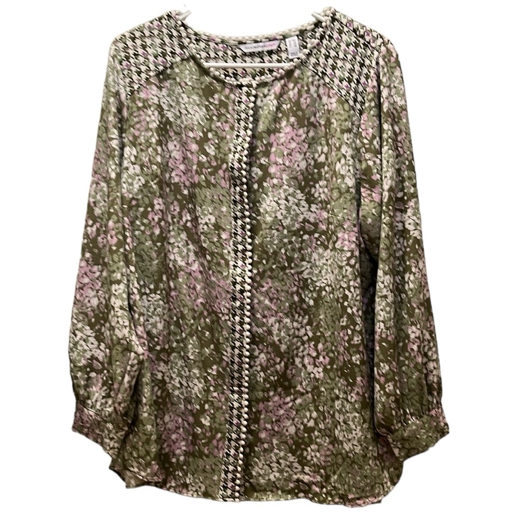 🛍️# 2111 NWOT Isaac Mizrahi Live Sage Floral Blouse